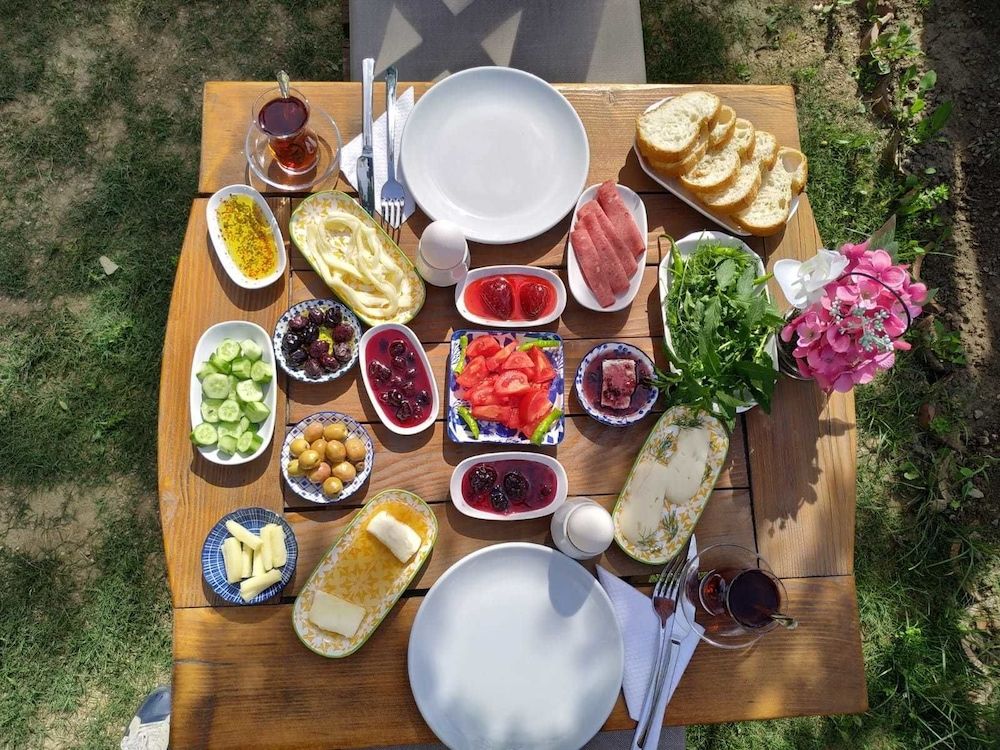 undefined Tuana Otel