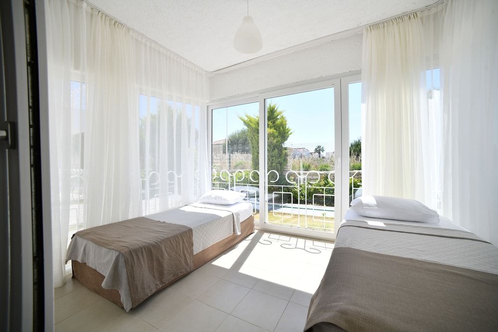 Calico Hotel Family Room