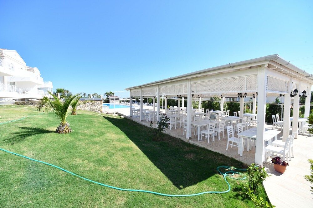 undefined Calico Hotel 6