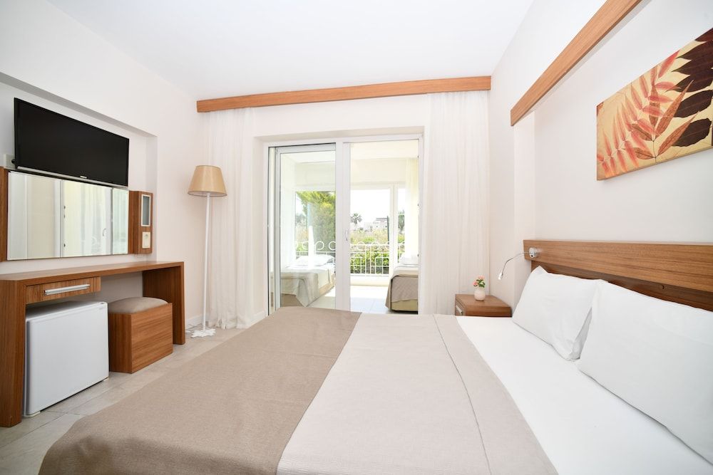 Calico Hotel Family Room 6