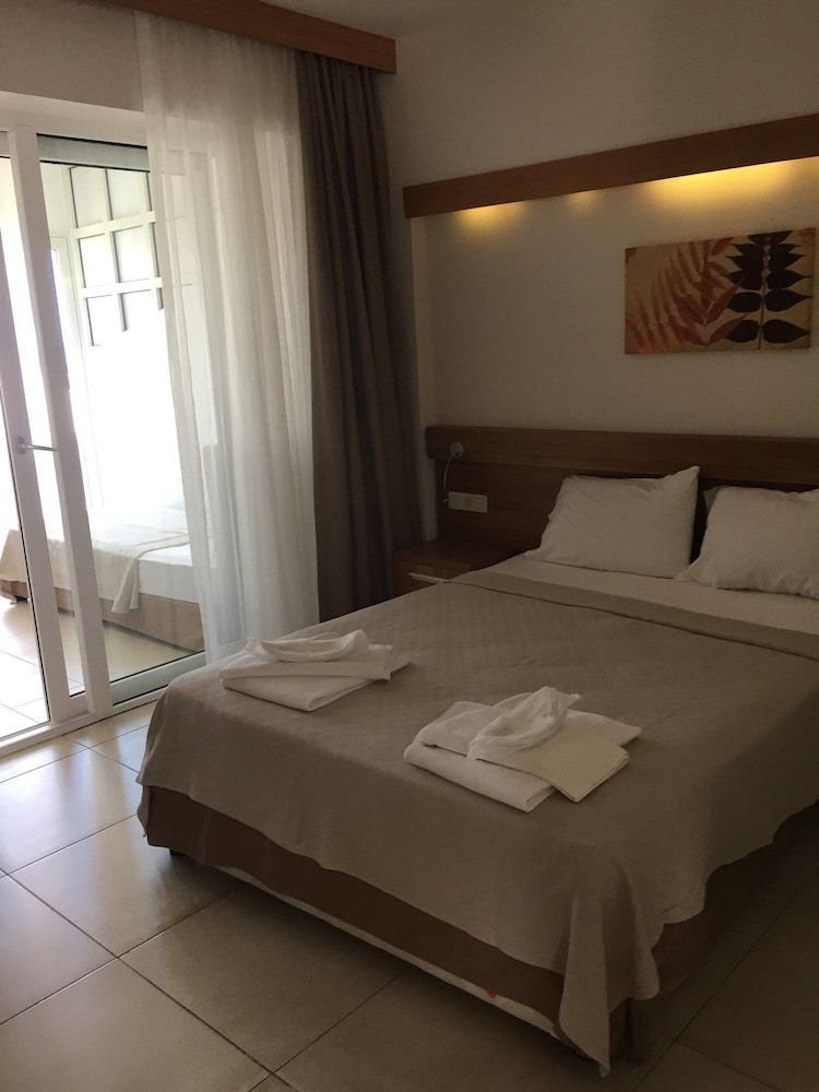 Calico Hotel Family Room 3