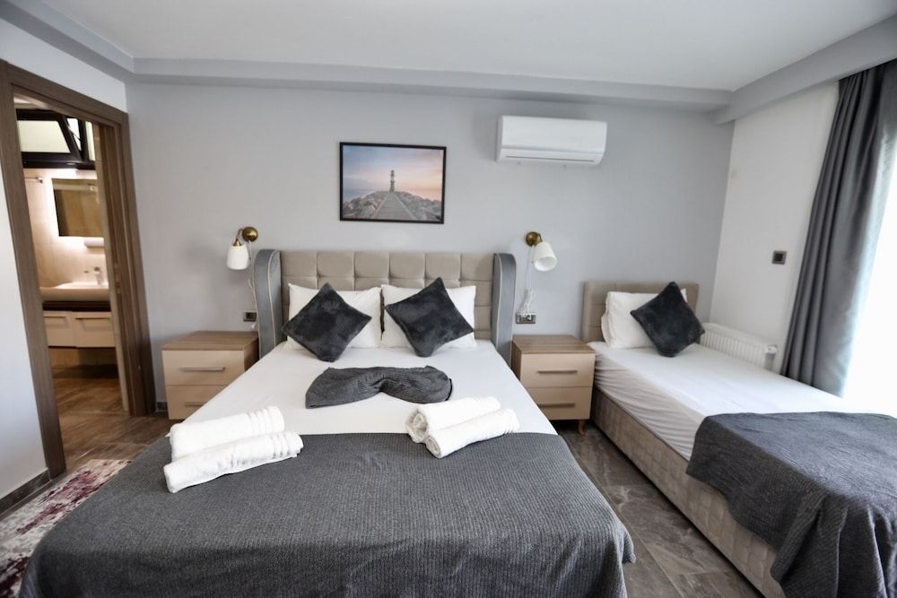 Fontana Hotel Triple Room 4