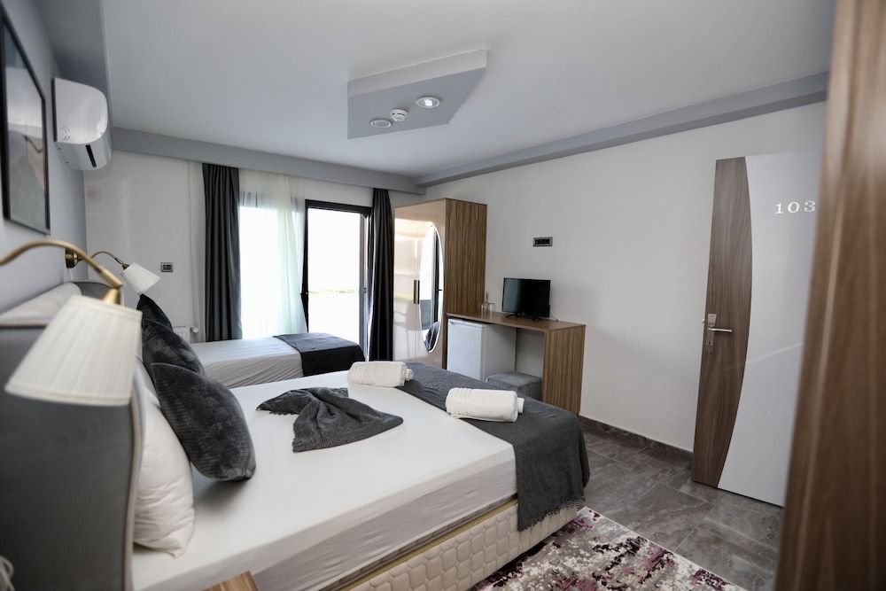 Fontana Hotel Triple Room 3