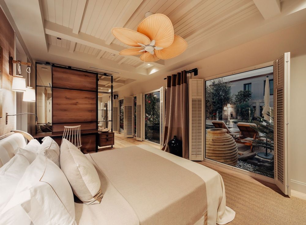 undefined Bernadet Alaçatı