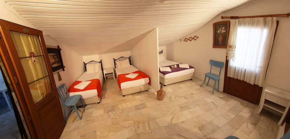 undefined Antik Motel 3