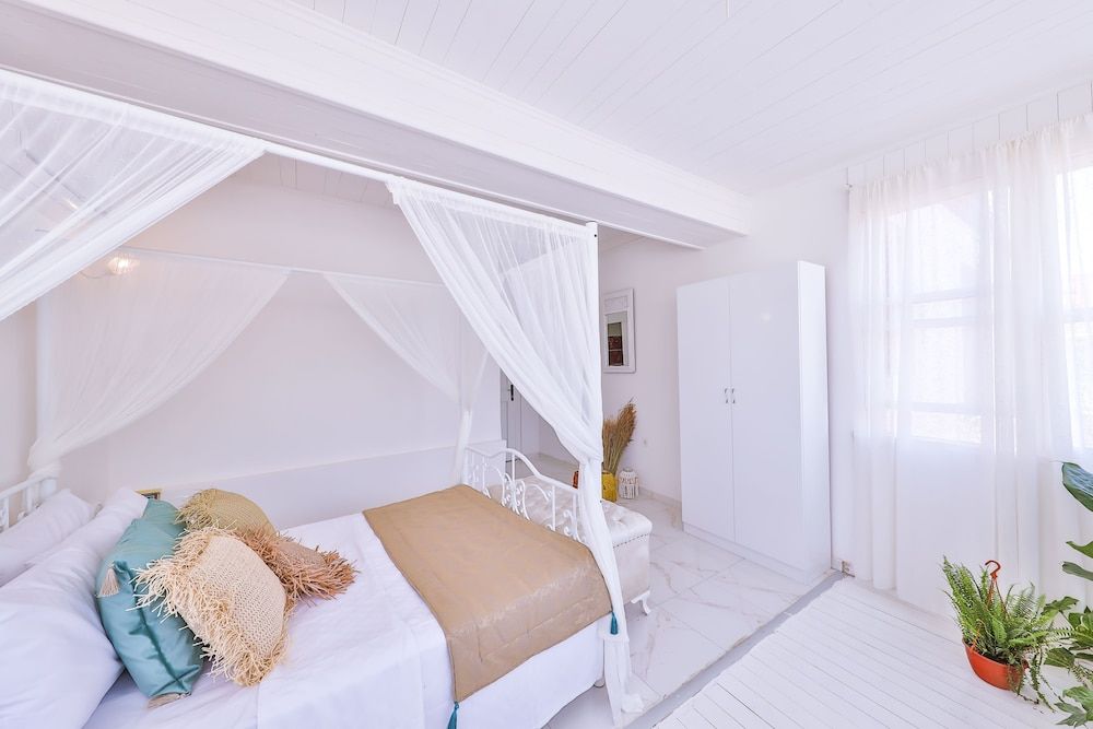 undefined Mon Amour Alacati 10