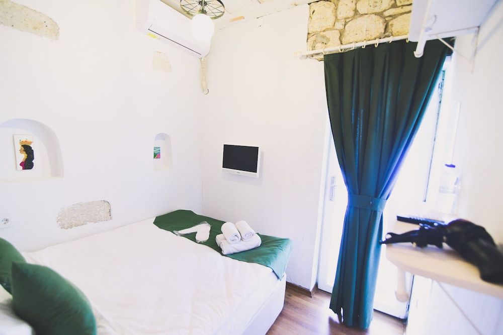 Zübeyde Hanım Alaçatı Economy Room 4
