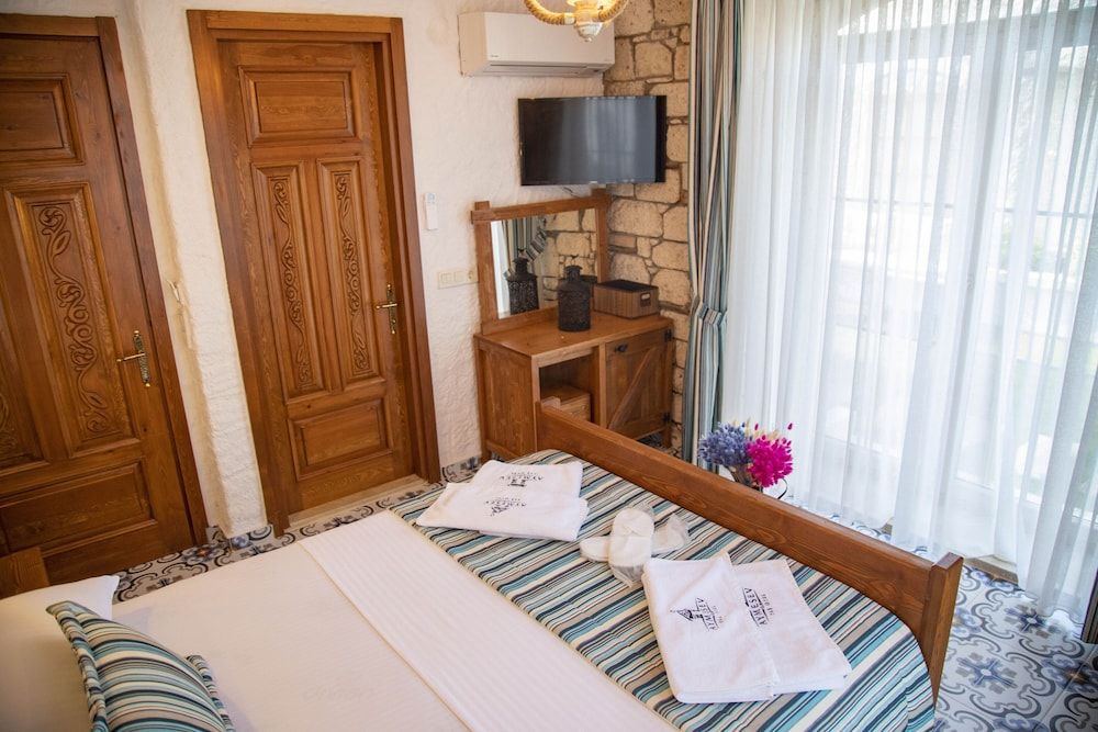 Stone Garden Tas Hotel Deluxe Room 7