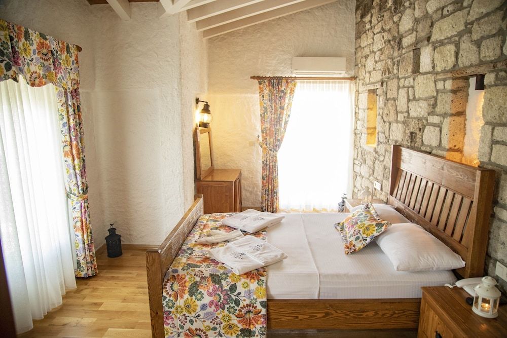 Stone Garden Tas Hotel Deluxe Room 2