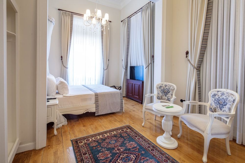 Rasim Palas (Adults Only +12)