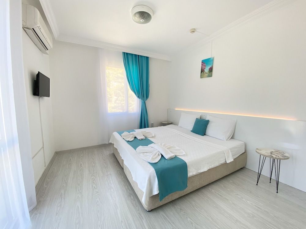 undefined Minerva Port Hotel 2