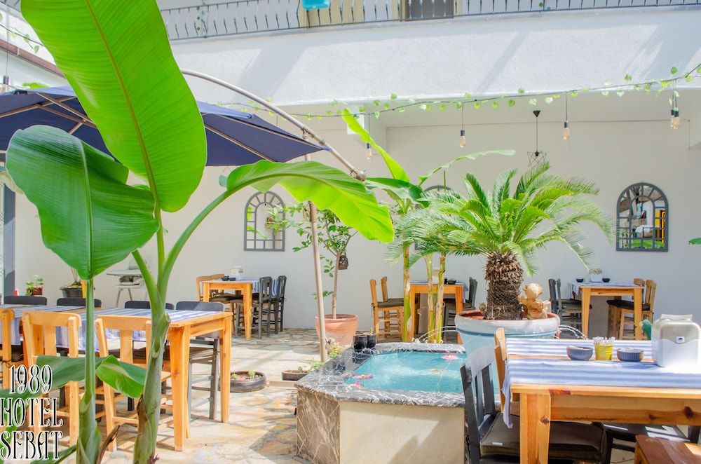 undefined 1989 Hotel Sebat 6