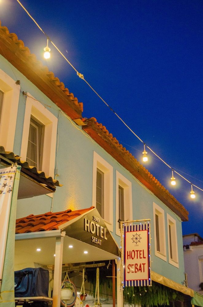 undefined 1989 Hotel Sebat 4