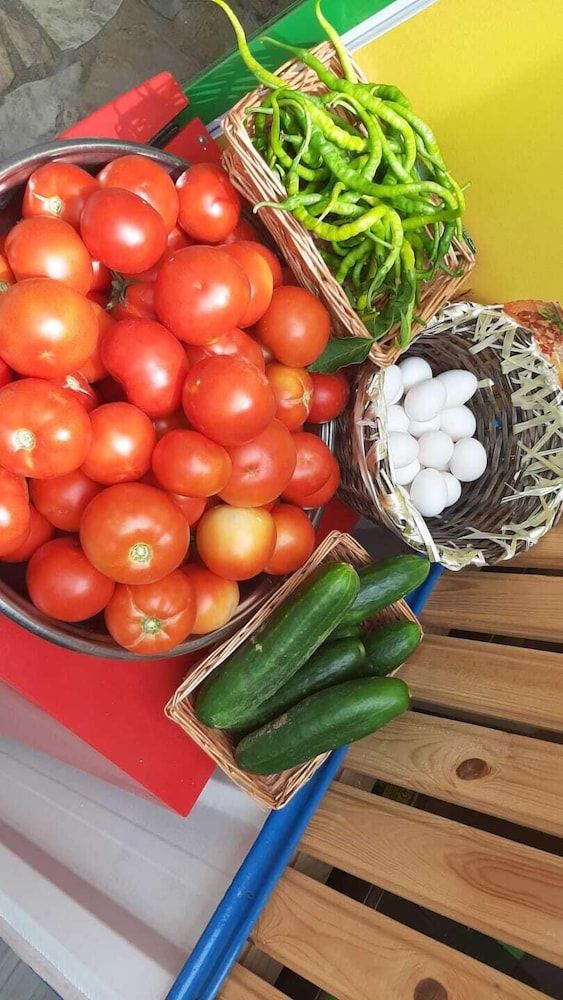 undefined 1989 Hotel Sebat 5