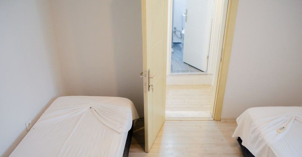 1989 Hotel Sebat Grand Suite 5