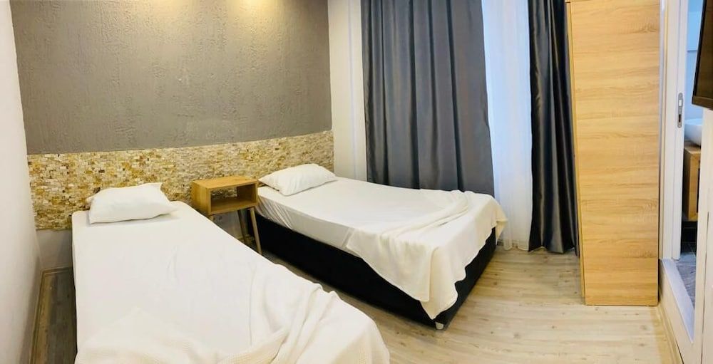 1989 Hotel Sebat Classic Twin Room 2