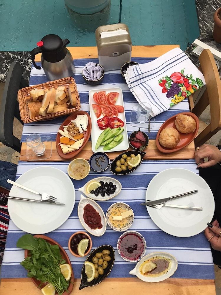 undefined 1989 Hotel Sebat 10