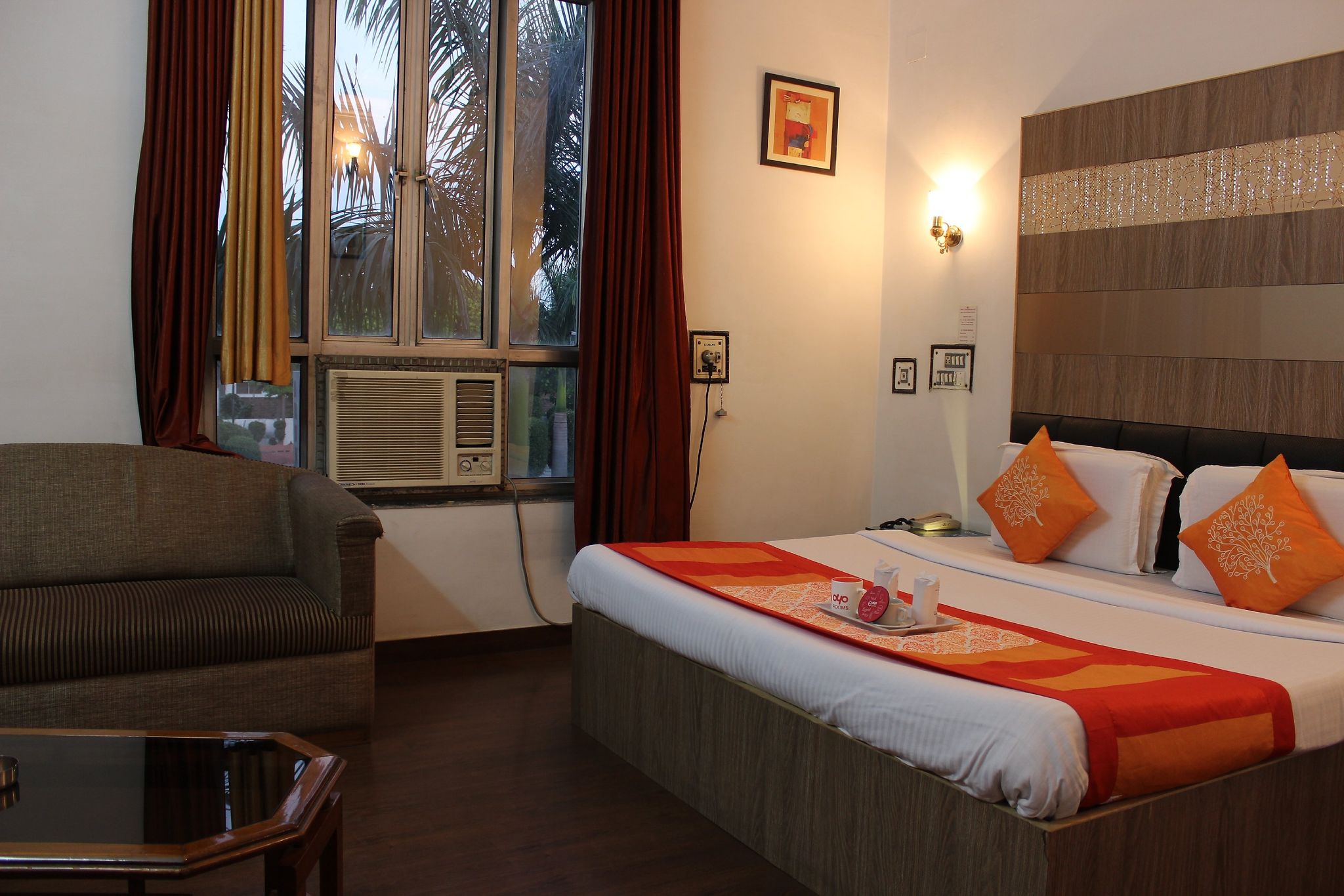 Day use Room from 8 AM to 12 PM (check-in and check-out on same day)