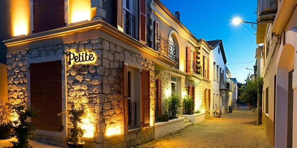 undefined Petite Boutique Apart Hotel 3