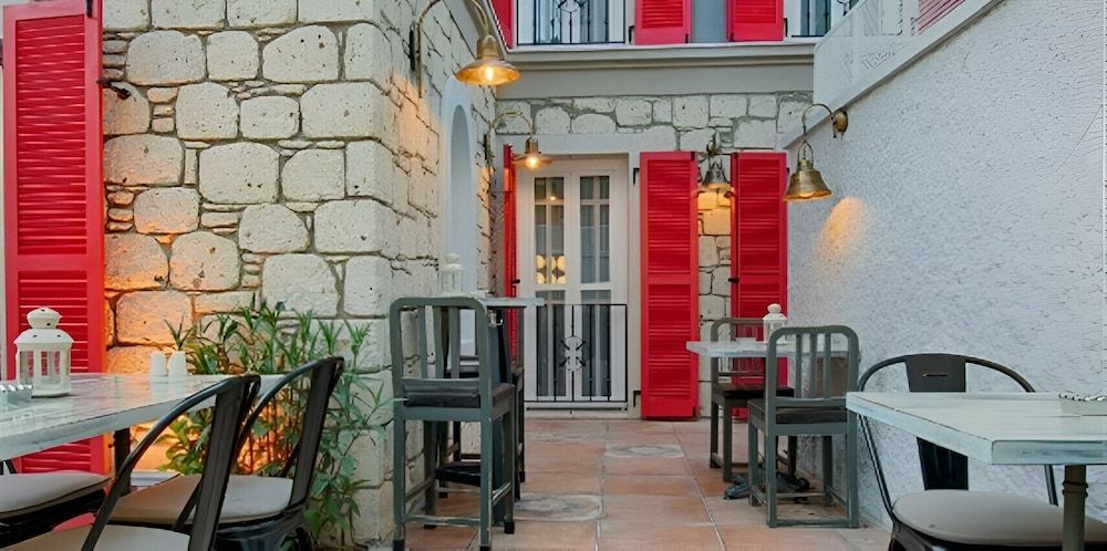 undefined Petite Boutique Apart Hotel 4