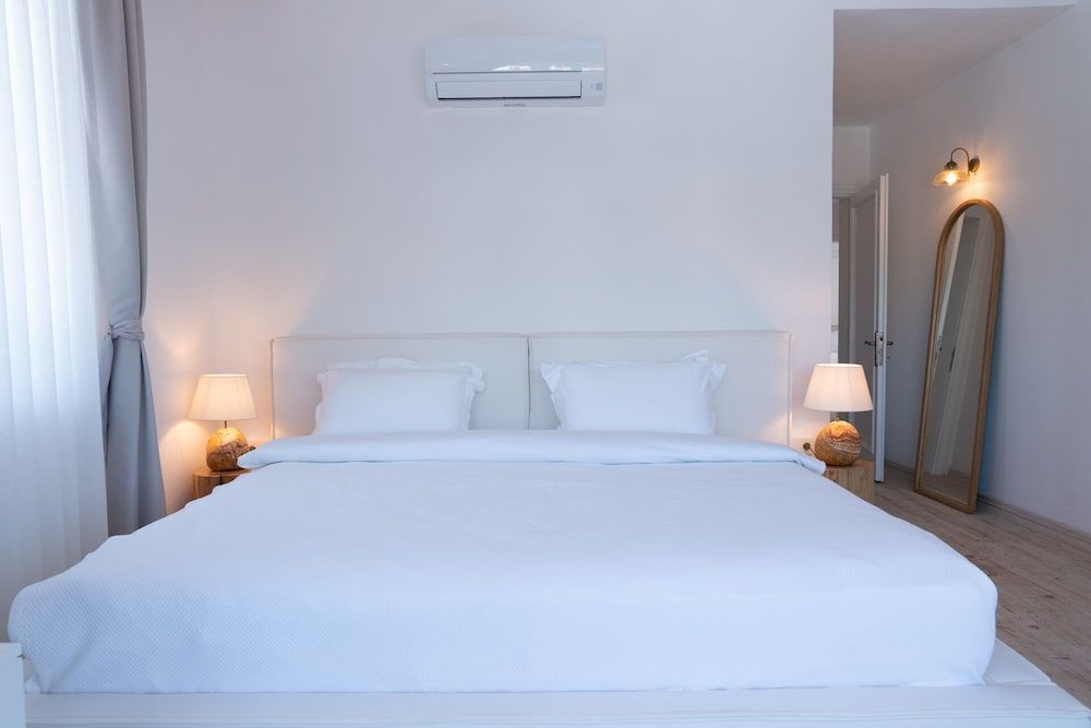 The Blaze Hotel Deluxe Room, 1 Bedroom, Non Smoking, Garden View 3