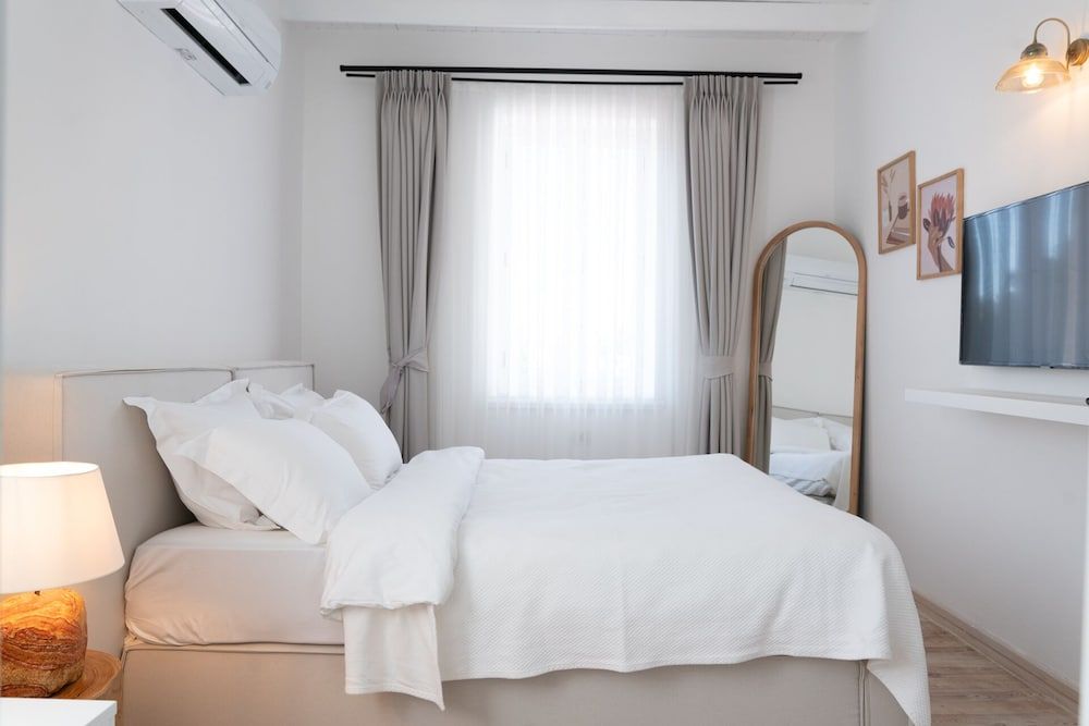 The Blaze Hotel Comfort Room 4