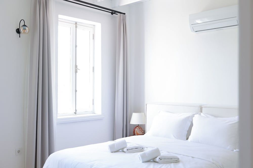 The Blaze Hotel Comfort Room 10