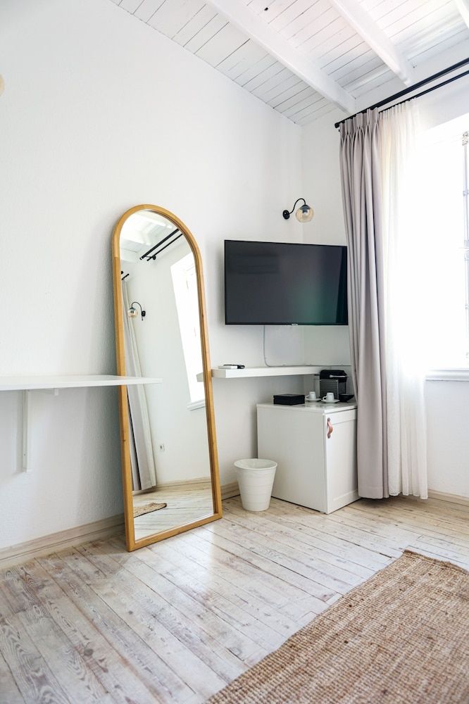 The Blaze Hotel Comfort Room 11