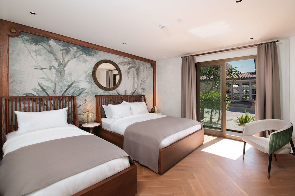 undefined Genesis Hotel 3