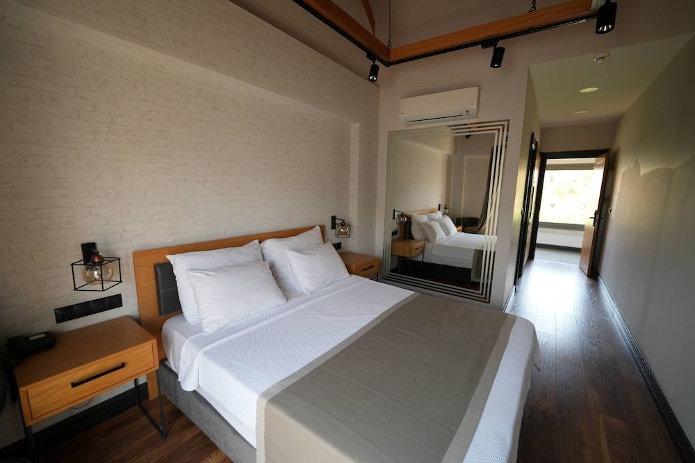 Lal Azure Alacati Deluxe Room 3