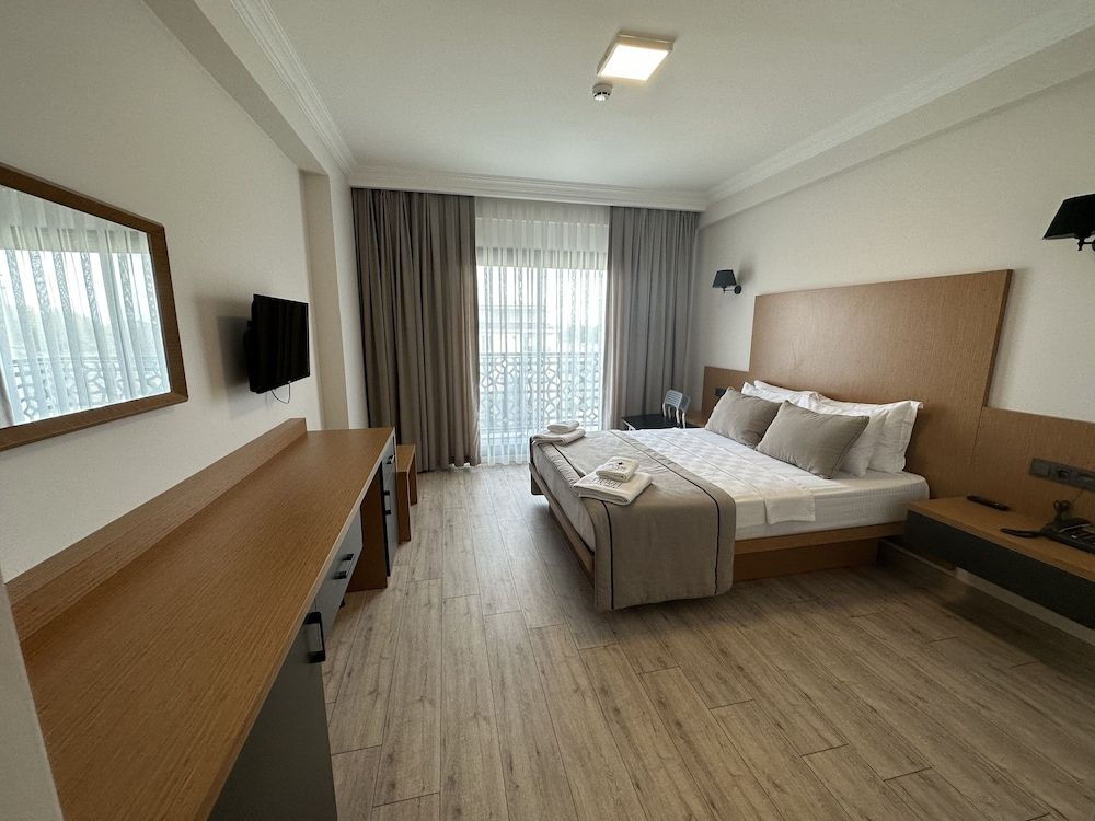 Nova Butik Hotel Deluxe Double Room, Balcony, Garden View 2