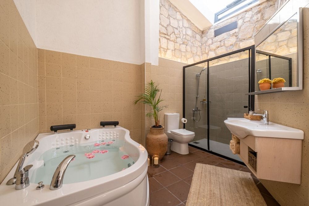 Manej Urla Baglantili Aile Odasi 9