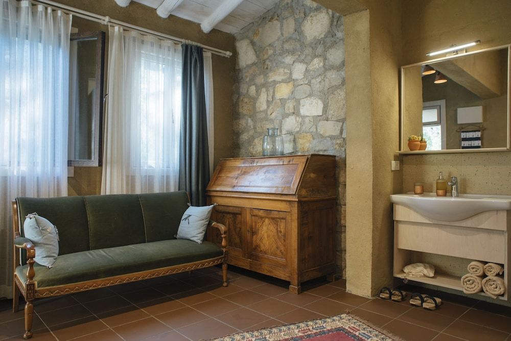 Manej Urla Junior Room 2