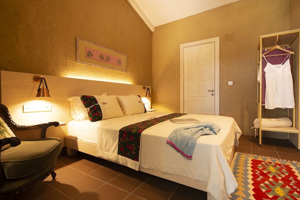 Manej Urla Baglantili Aile Odasi