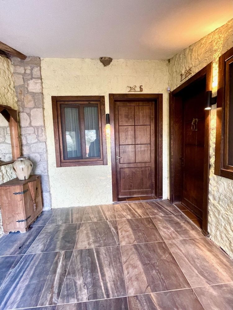 Manej Urla Baglantili Aile Odasi 5