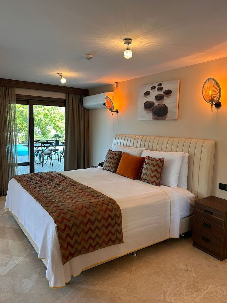 Deluxe Double Room, Pool View