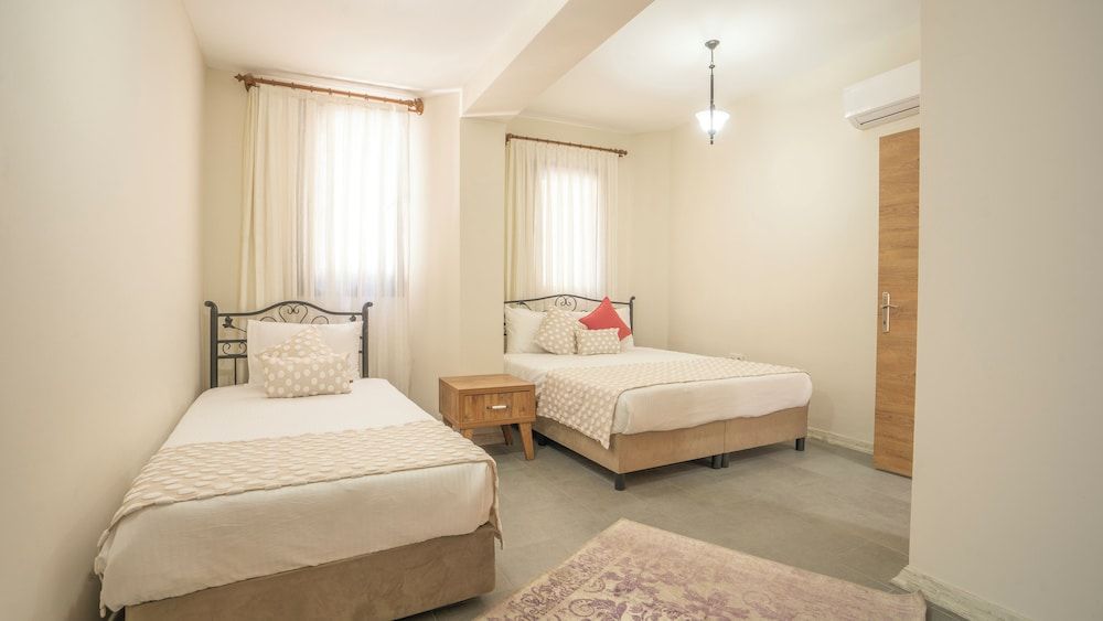 Condo, 2 Bedrooms