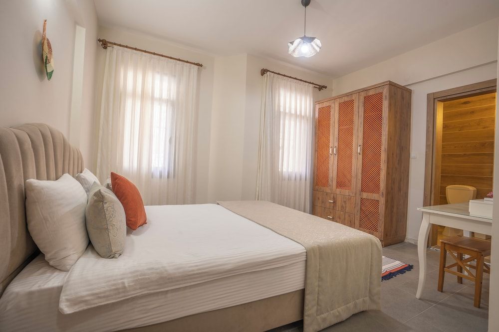 Condo, 2 Bedrooms