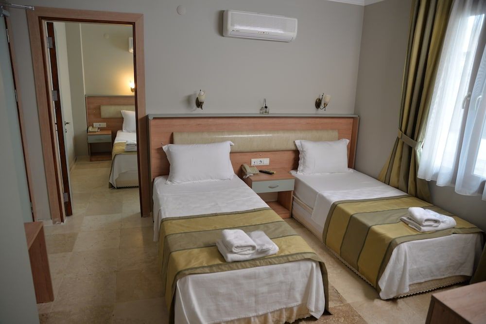 Ebruli Otel Cunda