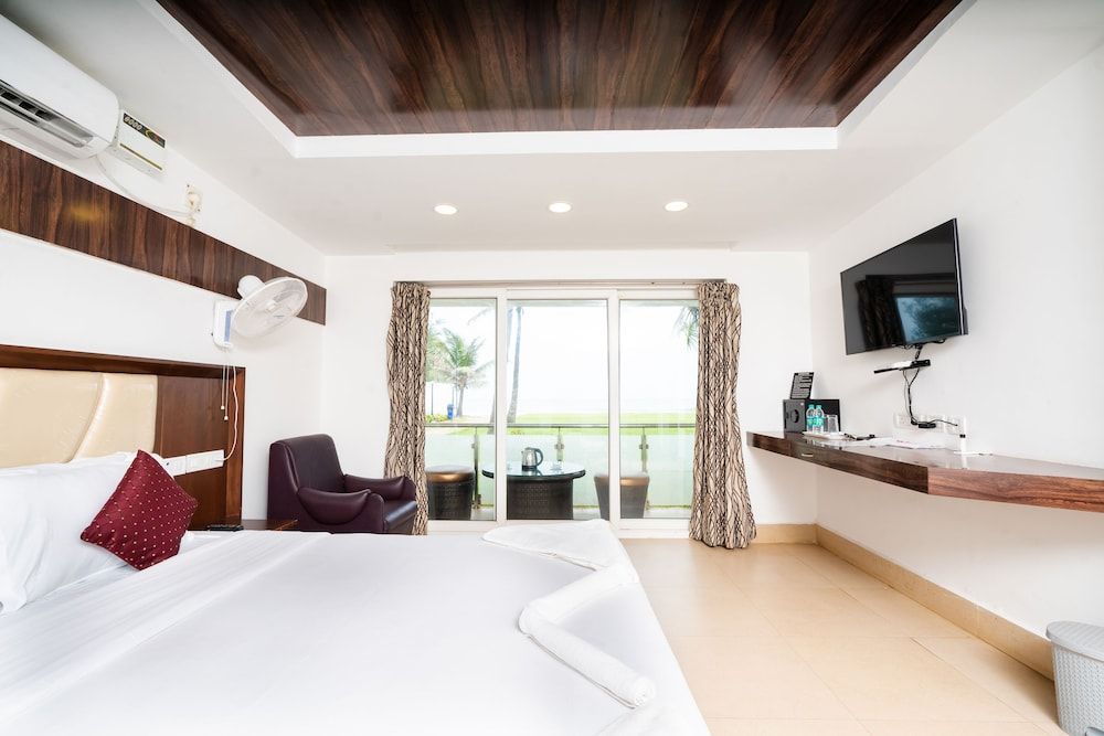 Shelter Beach Resort Deluxe Suite with Sea View 2