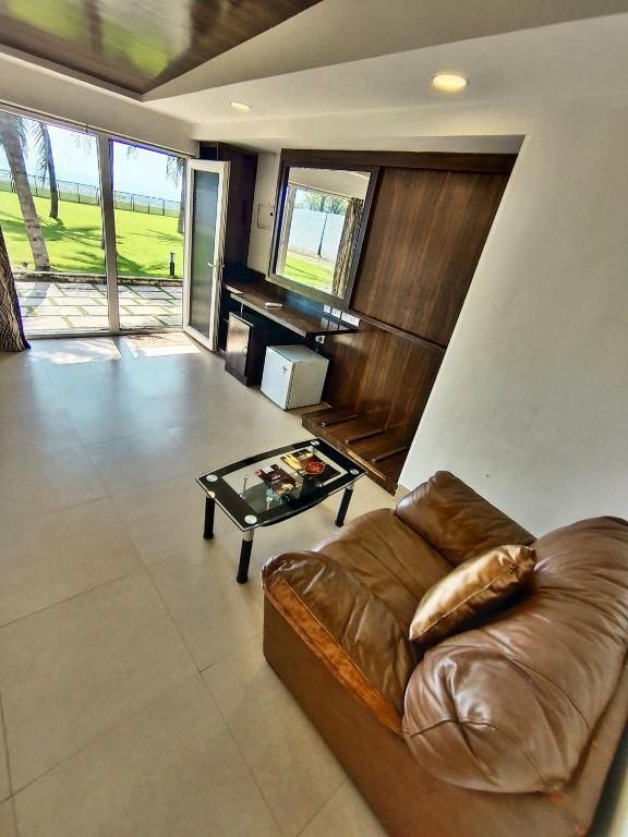 Shelter Beach Resort Deluxe Suite with Sea View 5