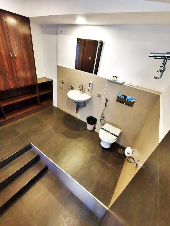 Shelter Beach Resort Deluxe Suite with Sea View 4