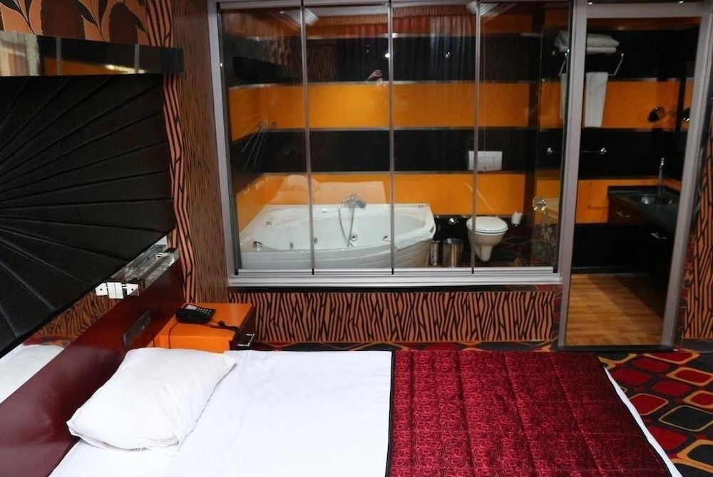 undefined Murat Otel 7