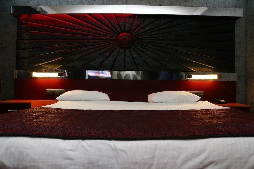 undefined Murat Otel 4