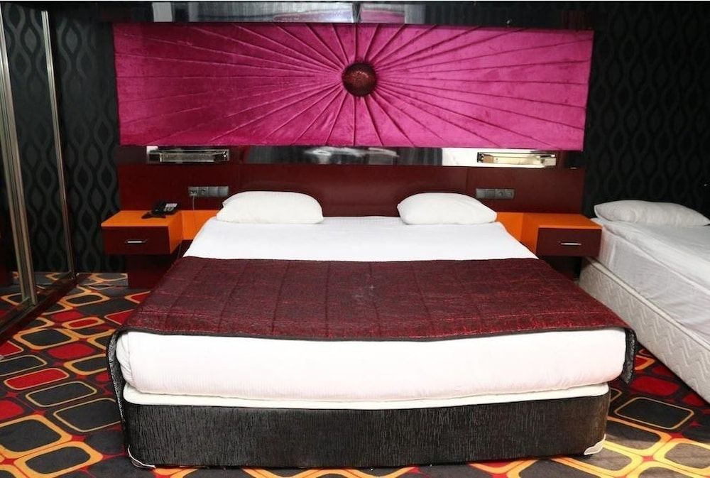 undefined Murat Otel 8
