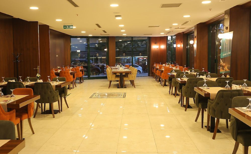 undefined Q Hotel 8