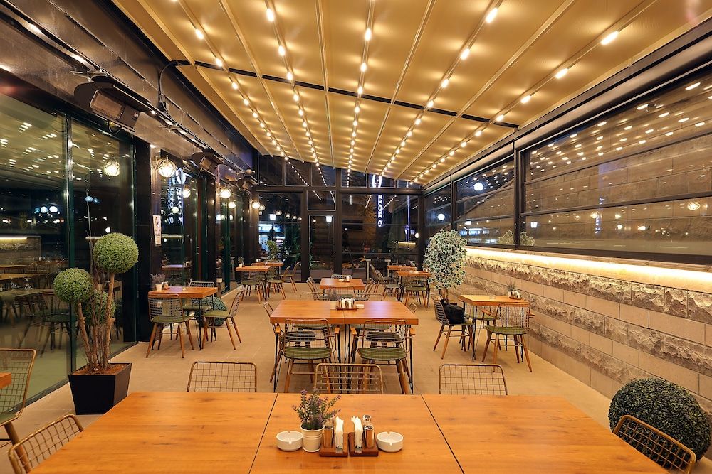 undefined Q Hotel 6