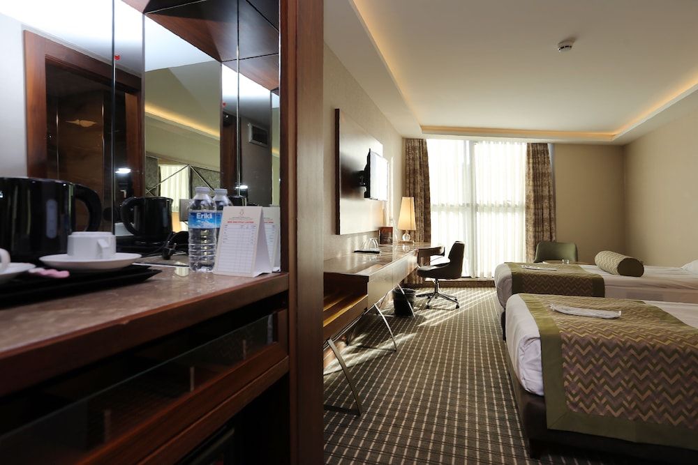 Q Hotel Standard Twin Room 3
