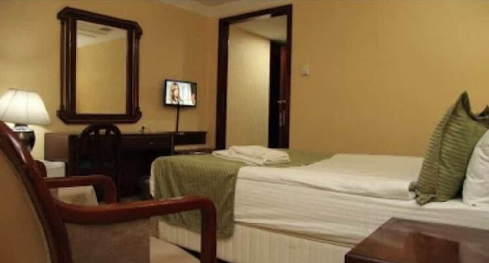 undefined Ayma Hotel 6