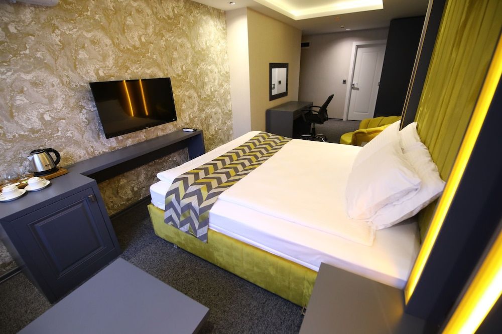 undefined Grand Dora Hotel